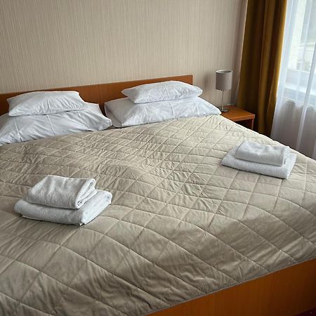 Hotel Evan U Hoffera Топольчани Екстер'єр фото