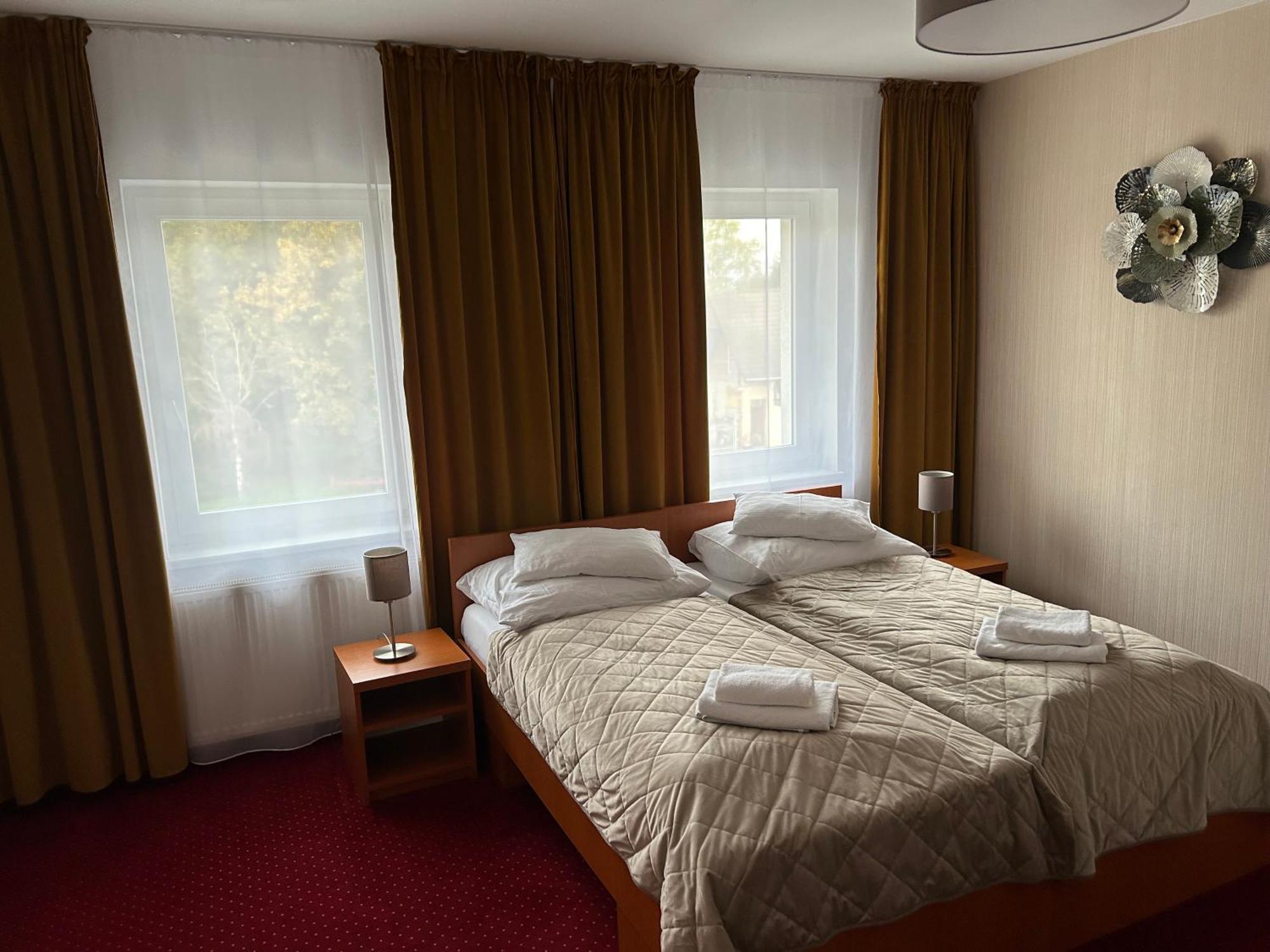 Hotel Evan U Hoffera Топольчани Екстер'єр фото