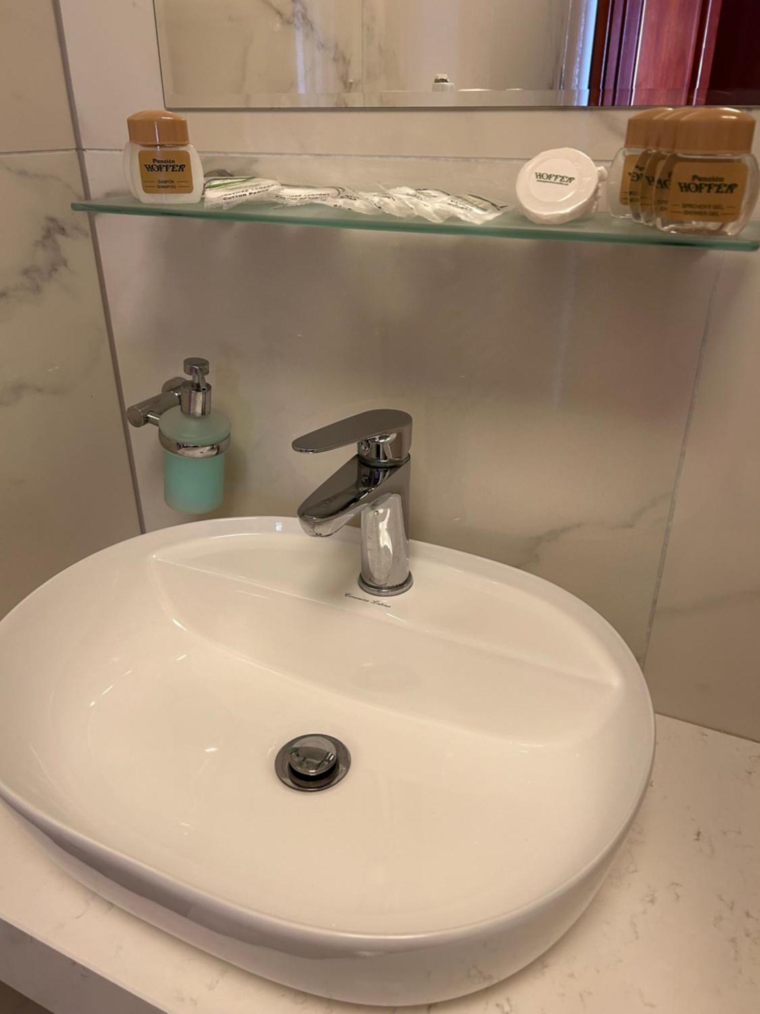 Hotel Evan U Hoffera Топольчани Екстер'єр фото