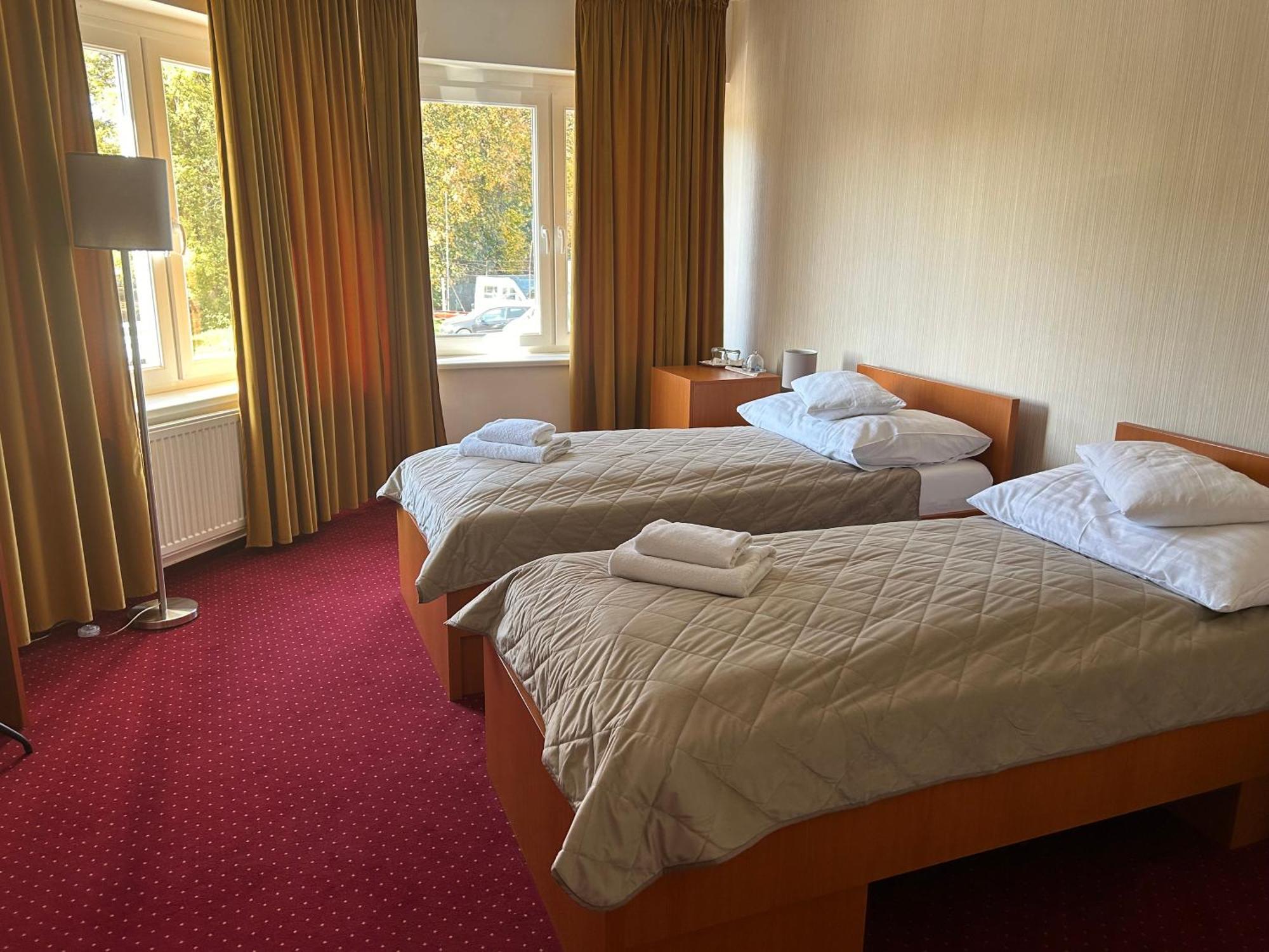 Hotel Evan U Hoffera Топольчани Екстер'єр фото