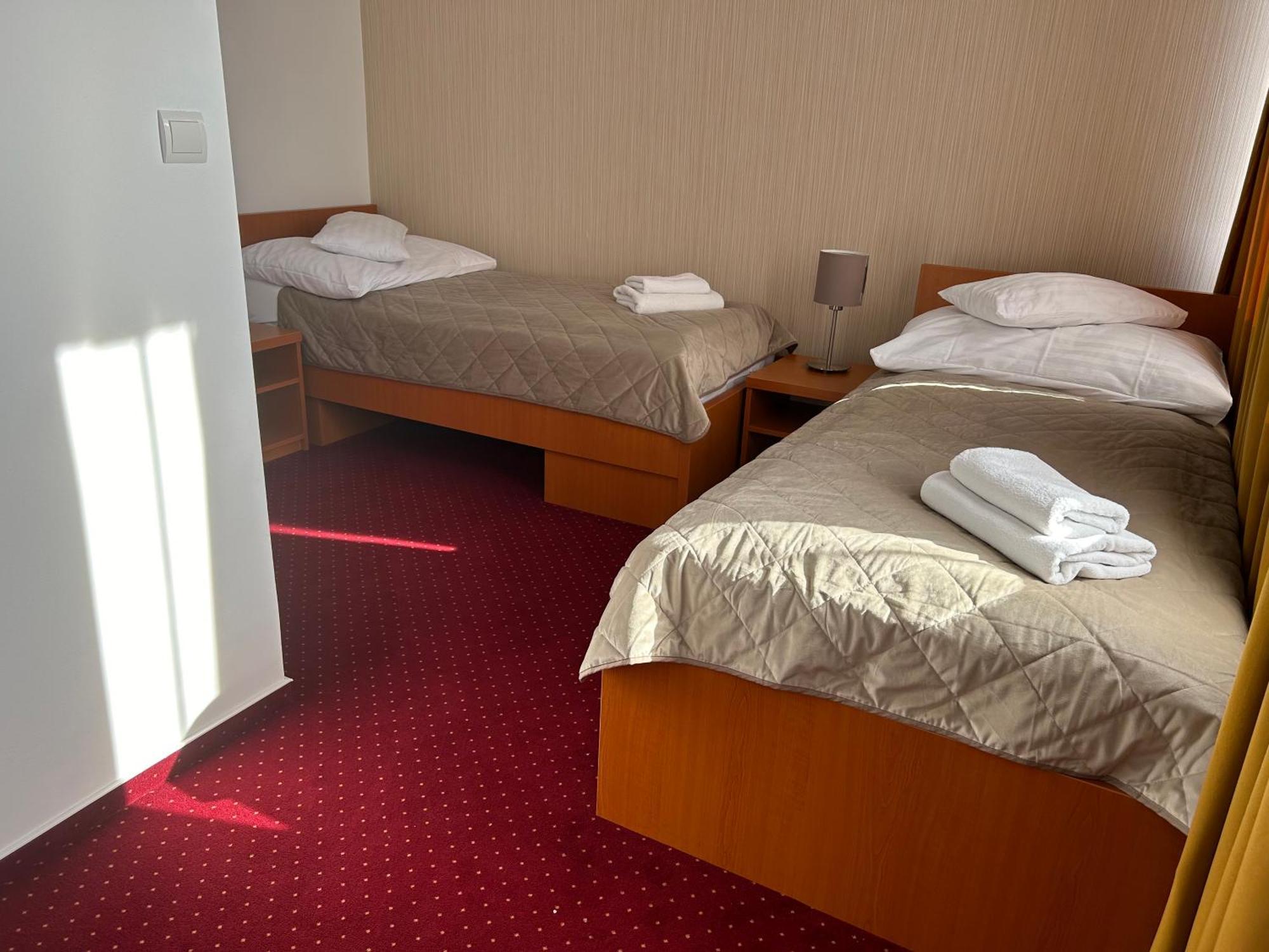 Hotel Evan U Hoffera Топольчани Екстер'єр фото