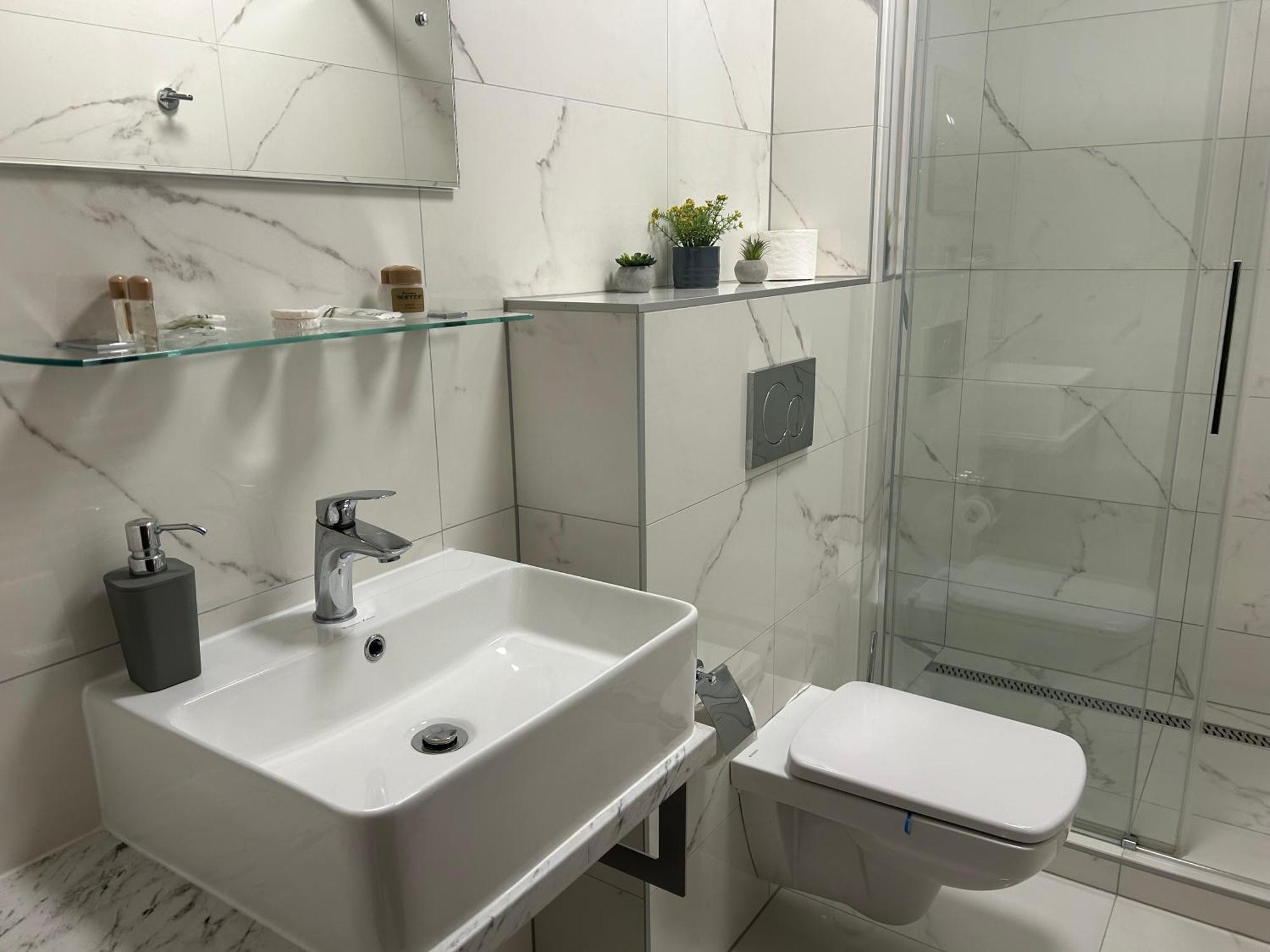 Hotel Evan U Hoffera Топольчани Екстер'єр фото