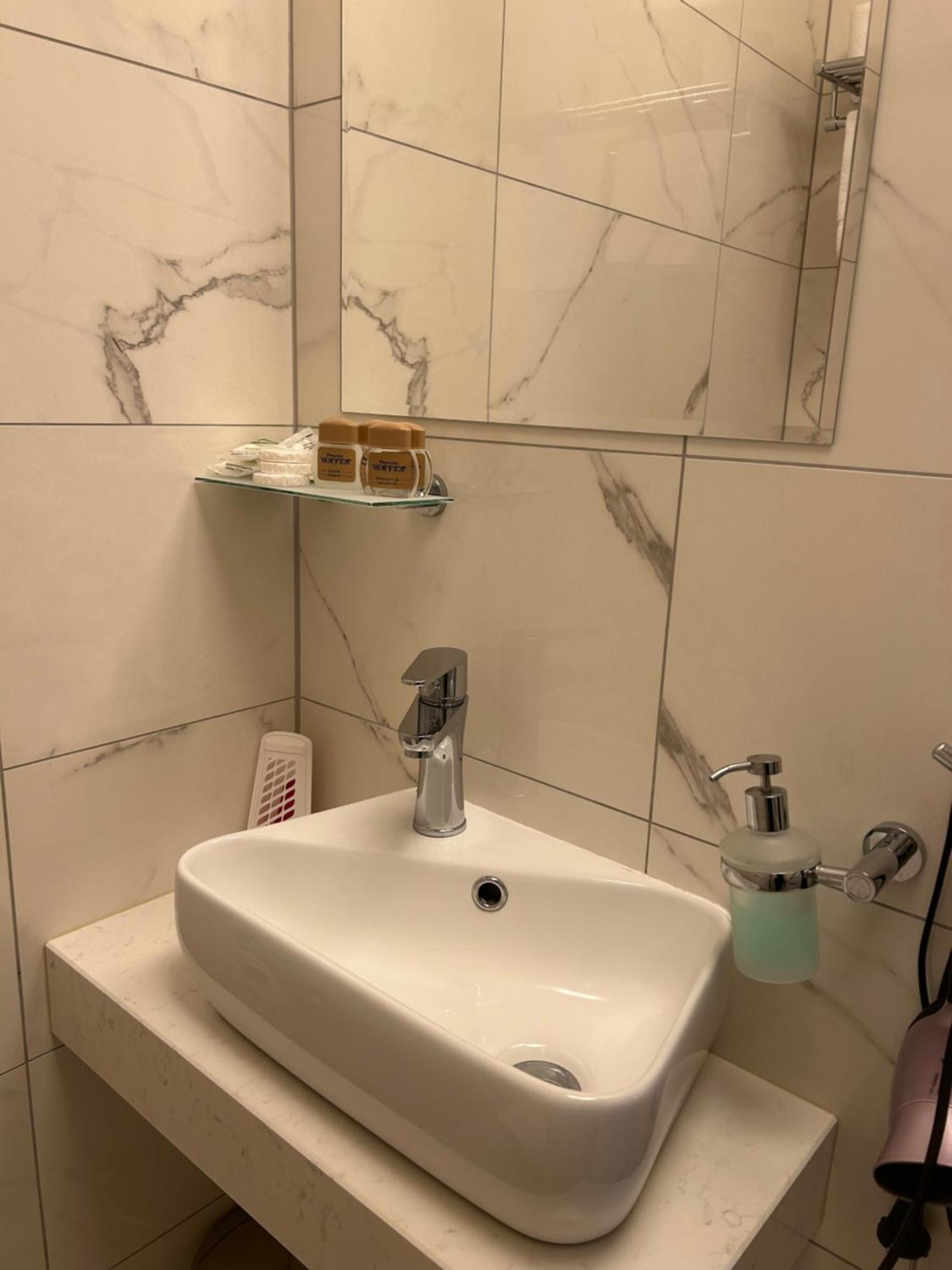 Hotel Evan U Hoffera Топольчани Екстер'єр фото