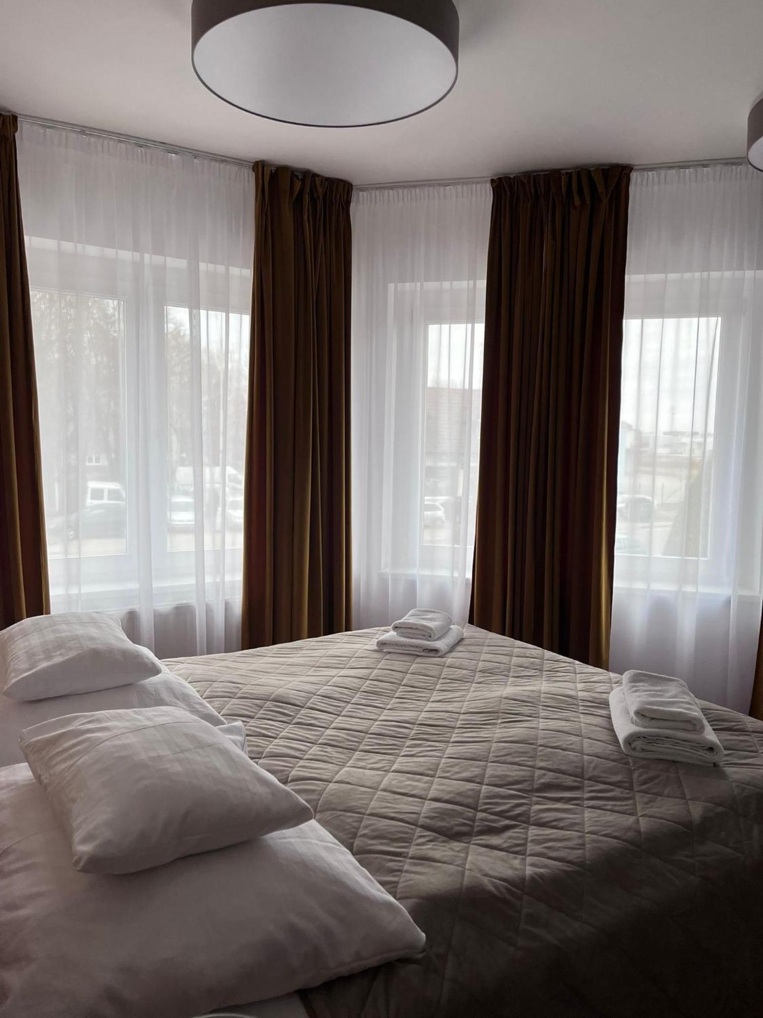 Hotel Evan U Hoffera Топольчани Екстер'єр фото