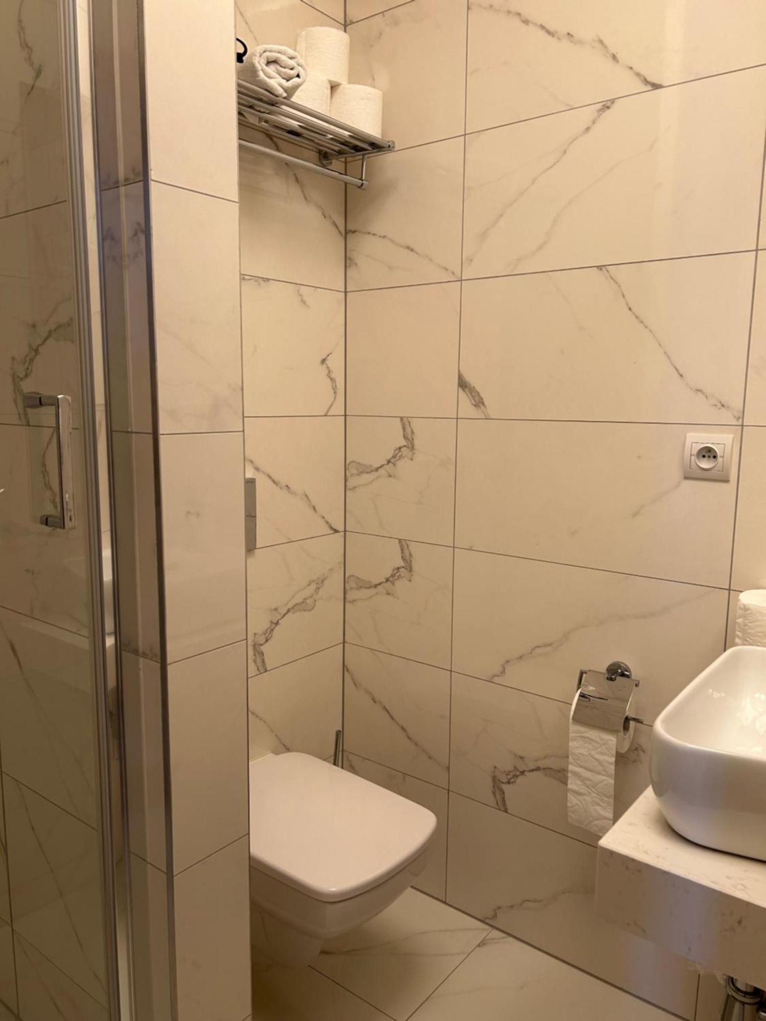 Hotel Evan U Hoffera Топольчани Екстер'єр фото